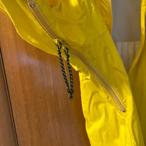 REI bright yellow raincoat (no hood, long in back for rear-end coverage) pockets - Picture 5 of 13